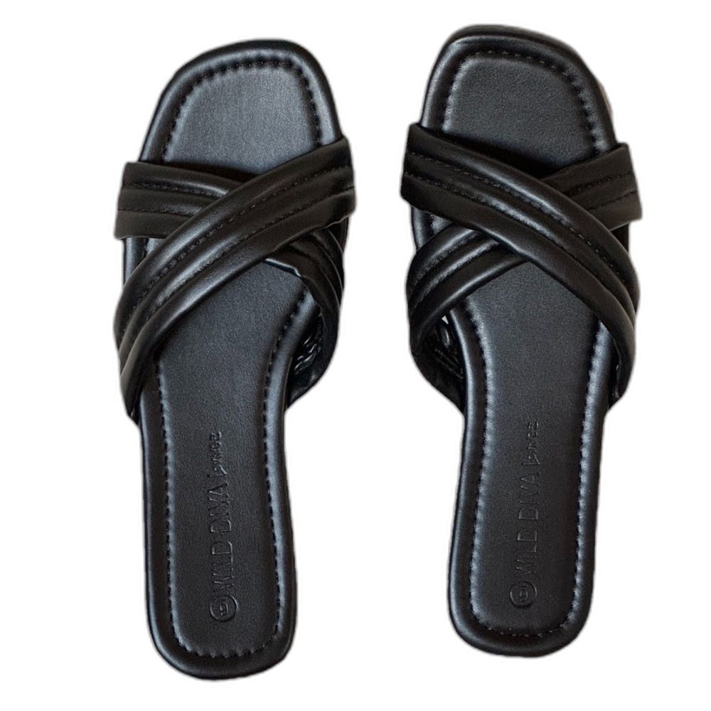 NIB Wild Diva Lounge Black Flat Strappy Sandals. Size 6